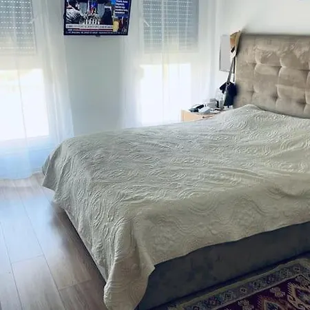Apartment Charming Retreat In The Heart Of *